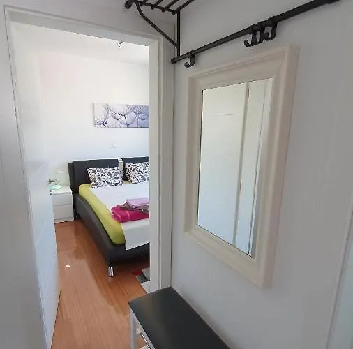 Sunny Deluxe With 2 Ac And Seaview *